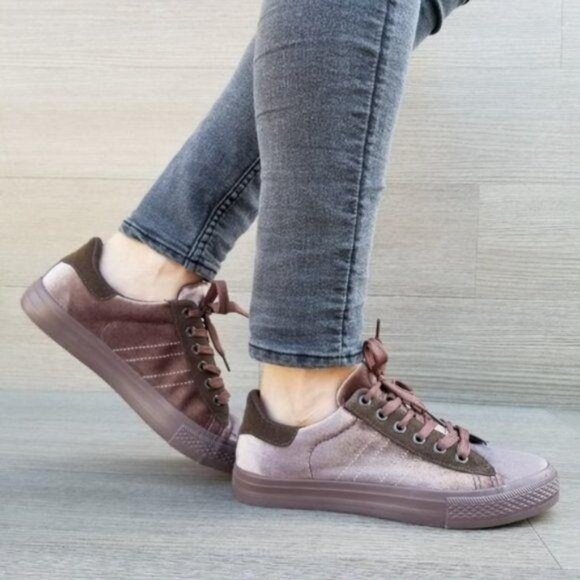 Velvet Fashion Low Tops Sneakers - Picture 5 of 8